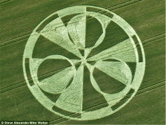 Crop Circle Appears near Stonehenge