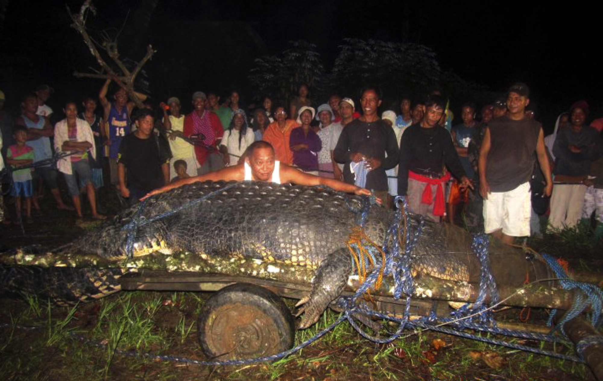 Real Monster: Giant Crocodile Captured in Philippines