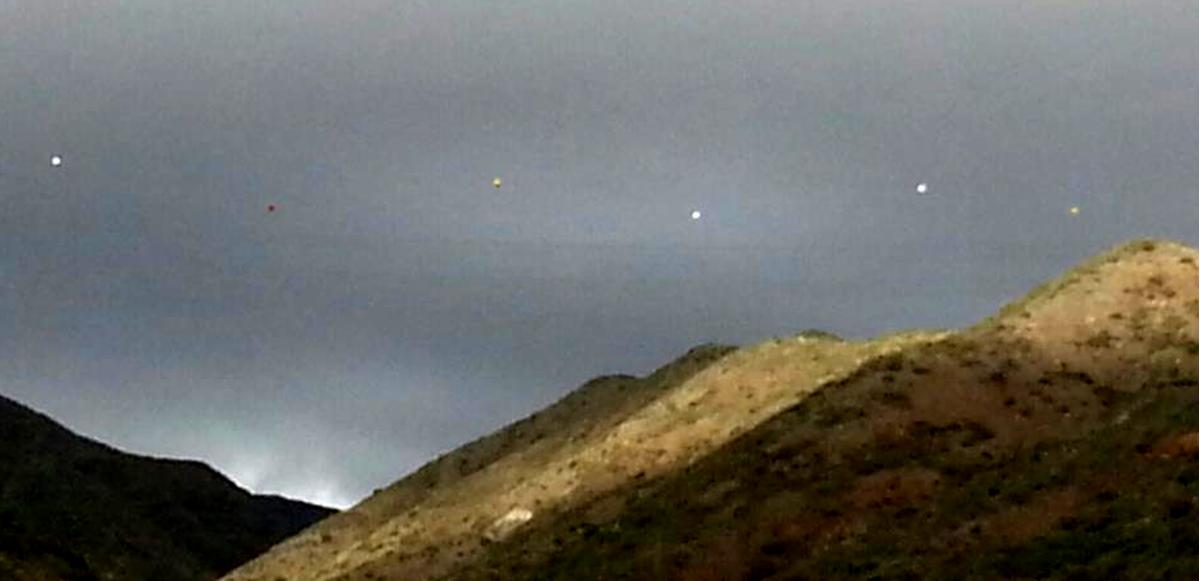 Strange UFO Train Over Arizona