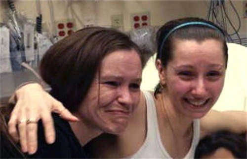 Amanda Berry (right) celebrates with her sister