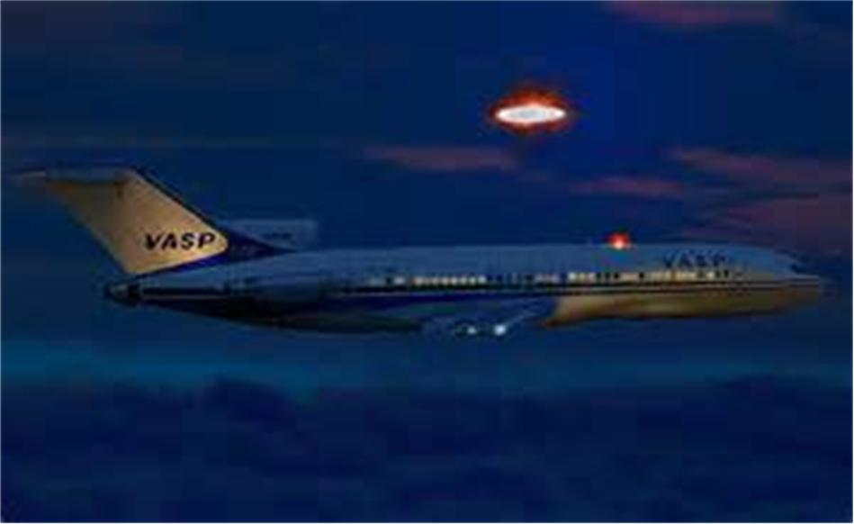 Near Collision: UFO VS Passanger Jet