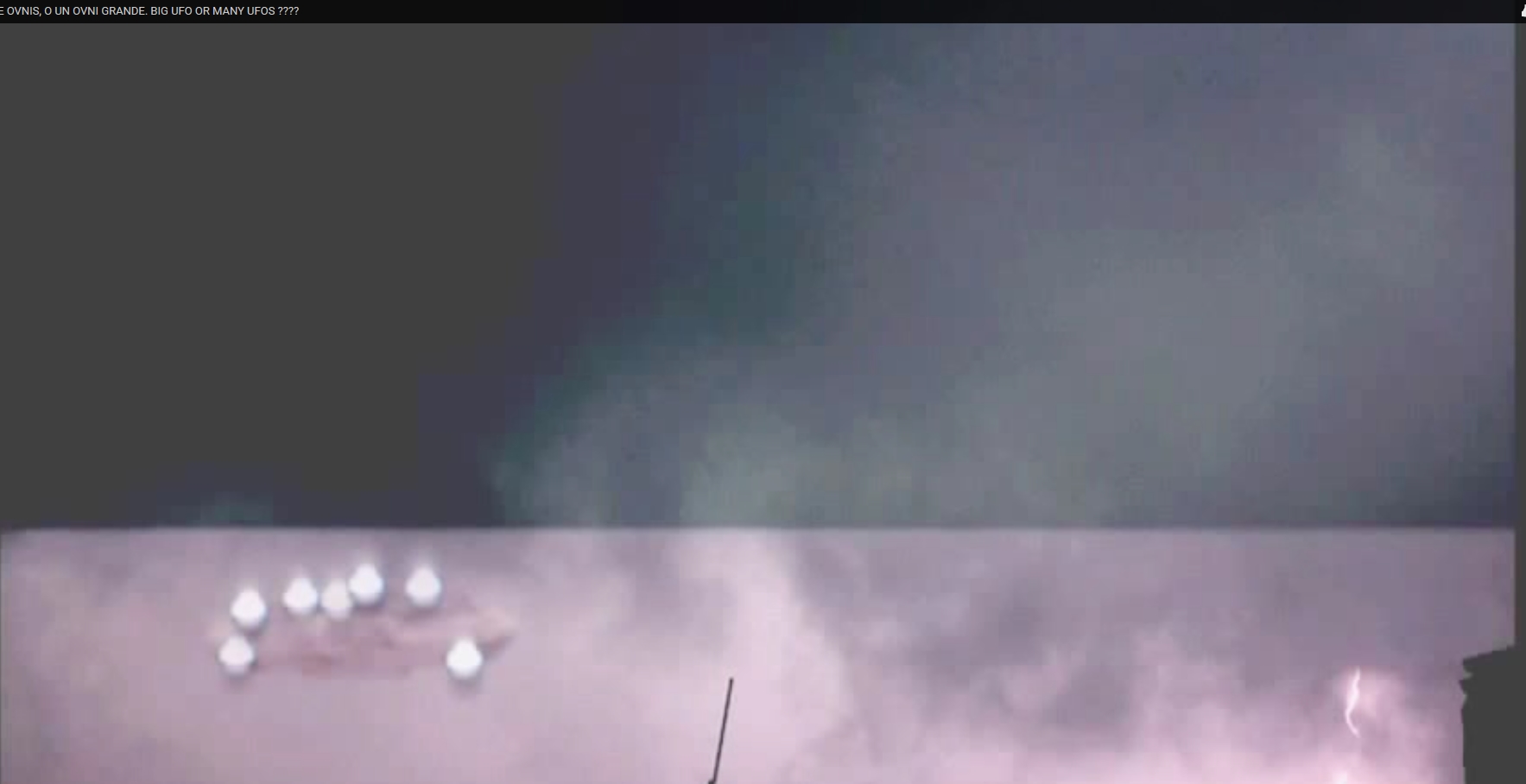 Strange formation of lights captured in Mexico. UFO?
