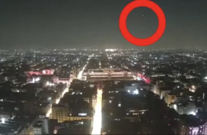 México Webcam: Strange orb filmed over city
